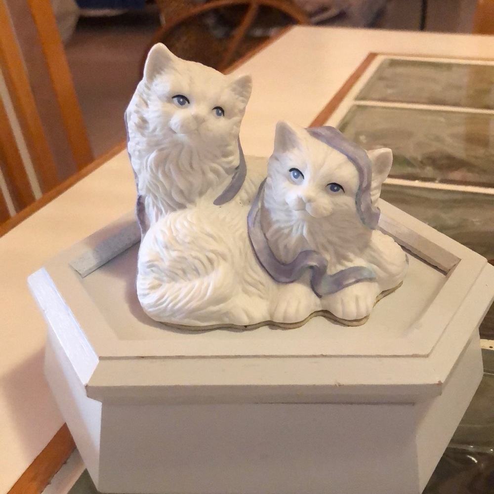 Jewelry box/trinket box adorned with two kittens decorated with ribbons.